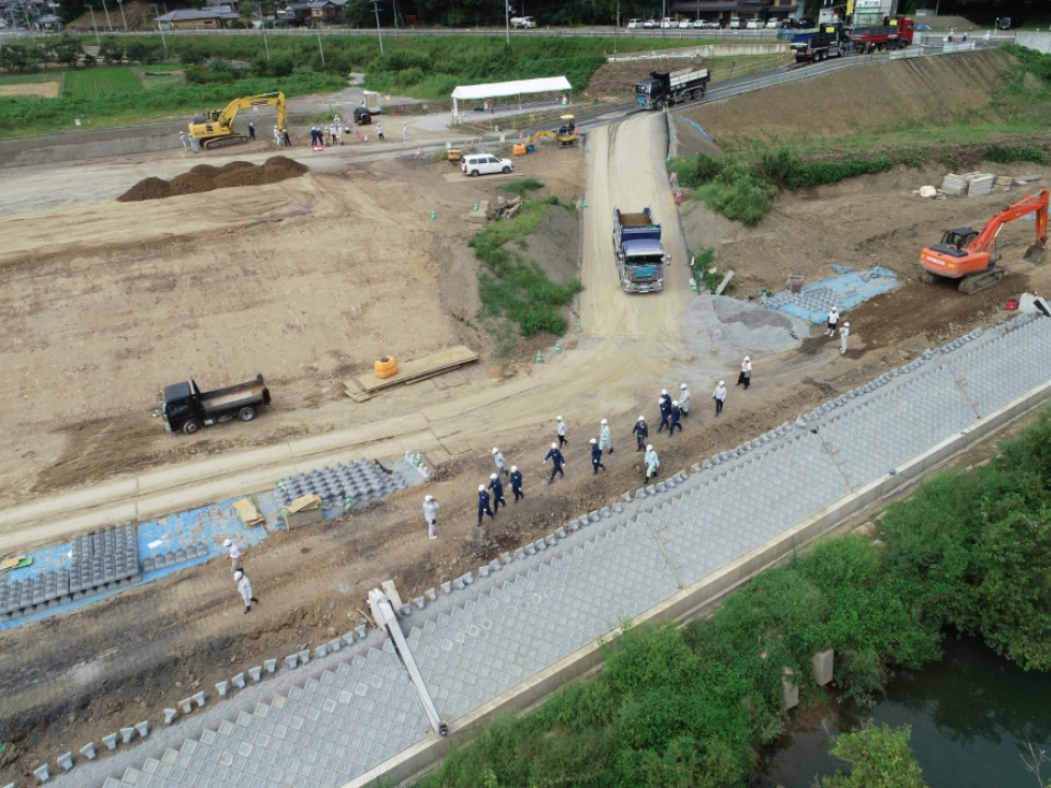 阿良須地区引谷川築堤工事　写真5