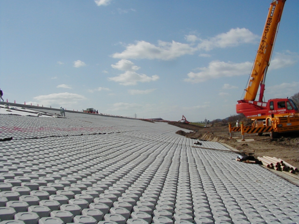向島地区堤防強化工事 写真1