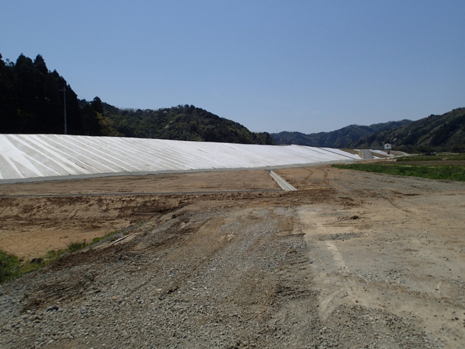 上東地区中流築堤他工事 写真1
