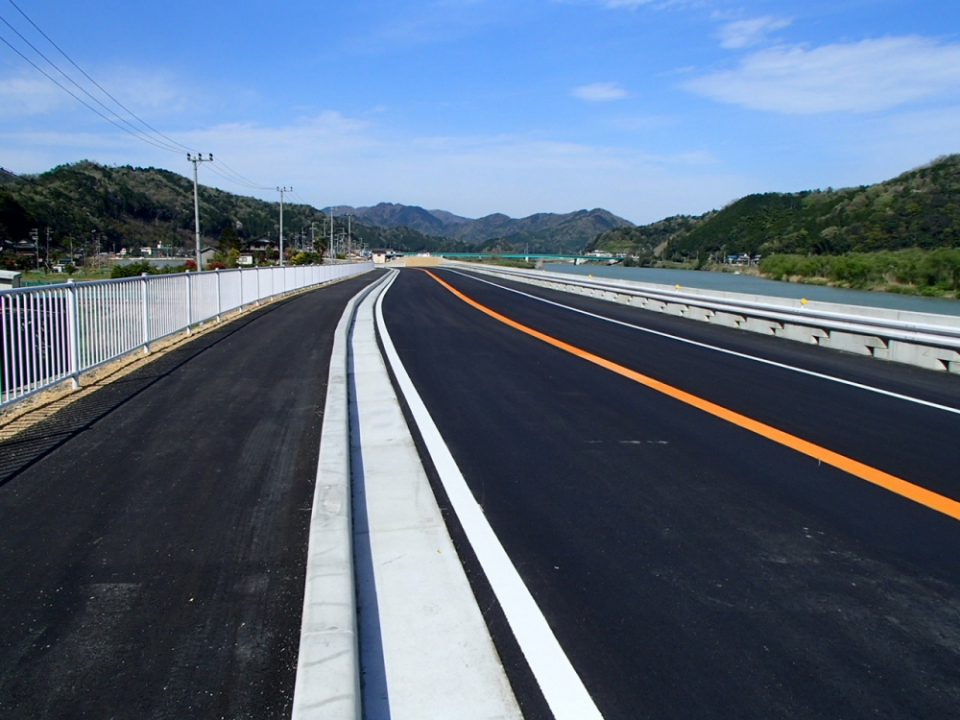 大川地区築堤護岸工事　写真1