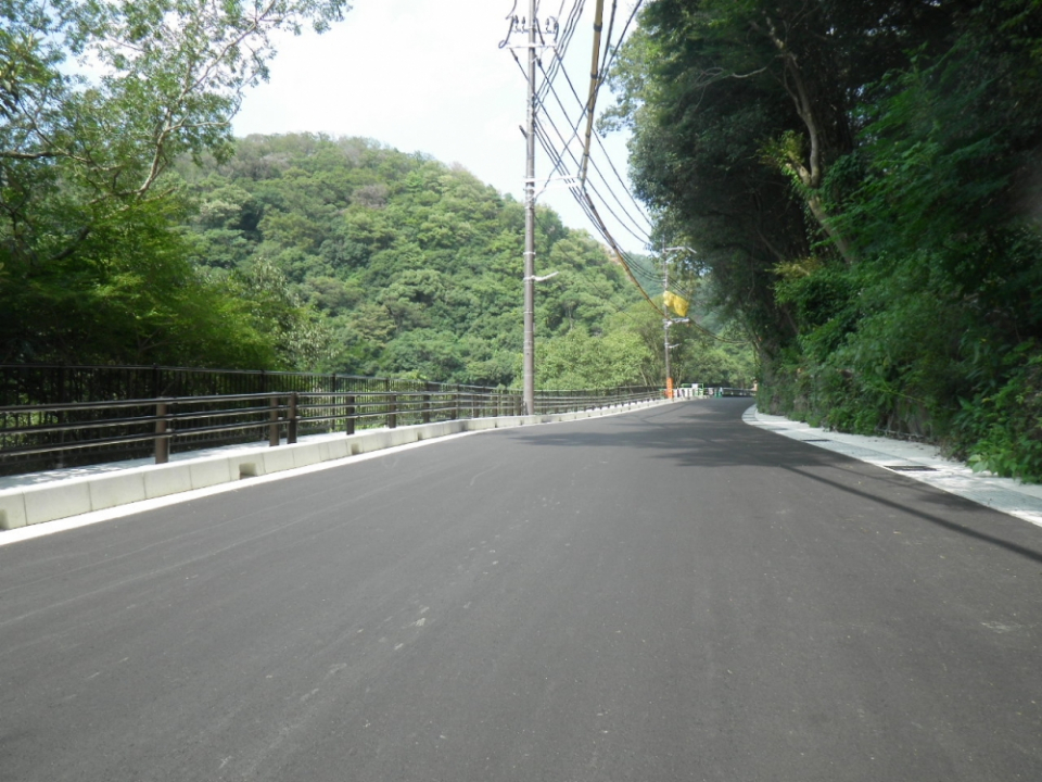 山王仙郷谷線道路拡幅工事　写真1