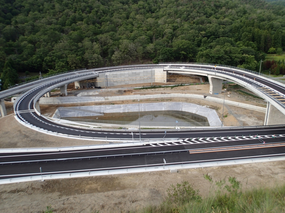 丹波綾部道路丹波IC調整池他改良工事 写真1