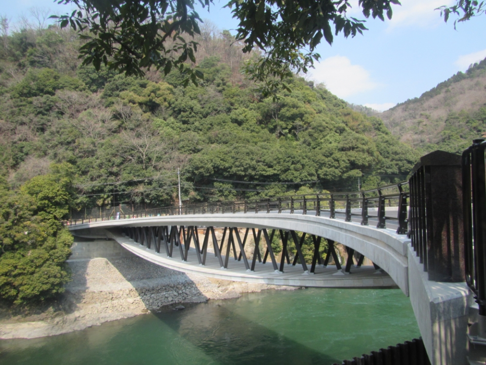 白虹橋取付道路他工事 写真1