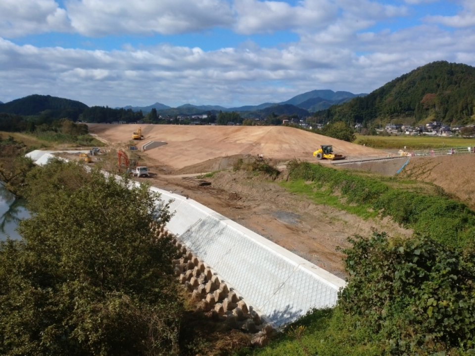 阿良須地区引谷川築堤工事 写真1