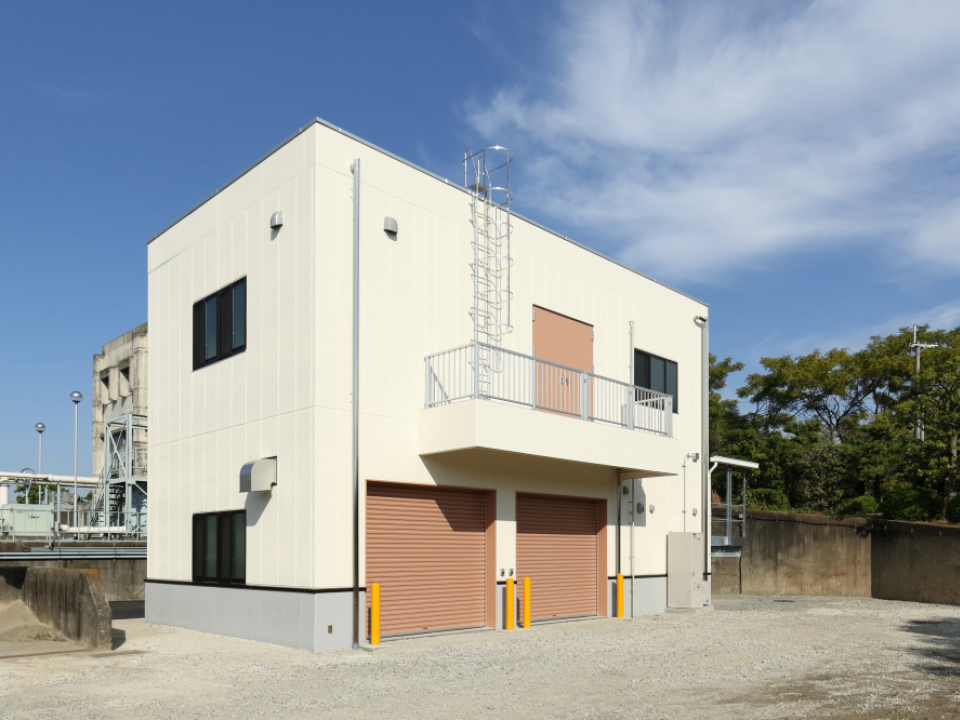 鳥羽水環境保全センター洗砂施設棟 写真1