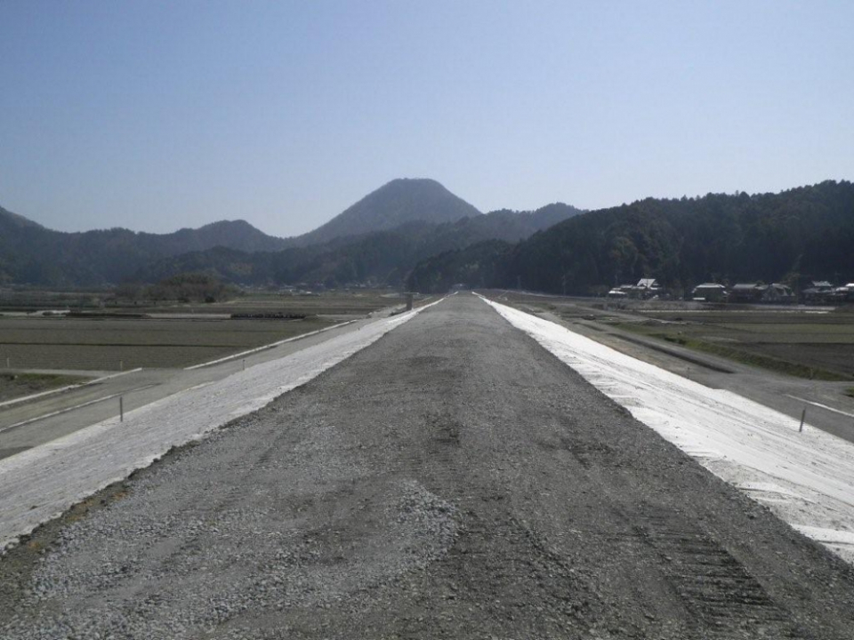 上東地区下流築堤工事　写真2