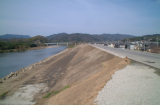 里地区堤外堤防強化工事 写真2