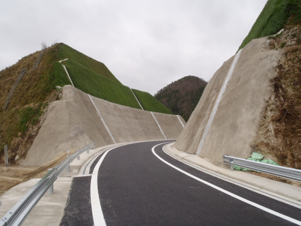 丹波綾部道路丹波IC須知地区他整備工事　写真2