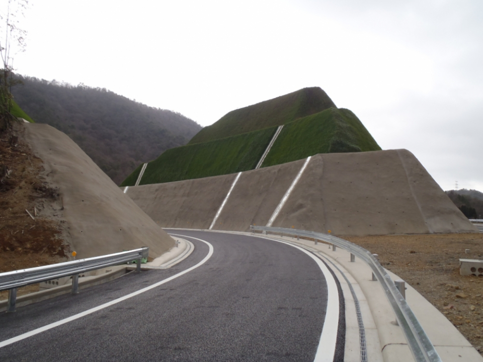 丹波綾部道路丹波IC須知地区他整備工事　写真3