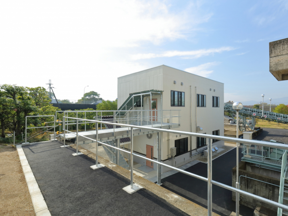 鳥羽水環境保全センター洗砂施設棟 写真3