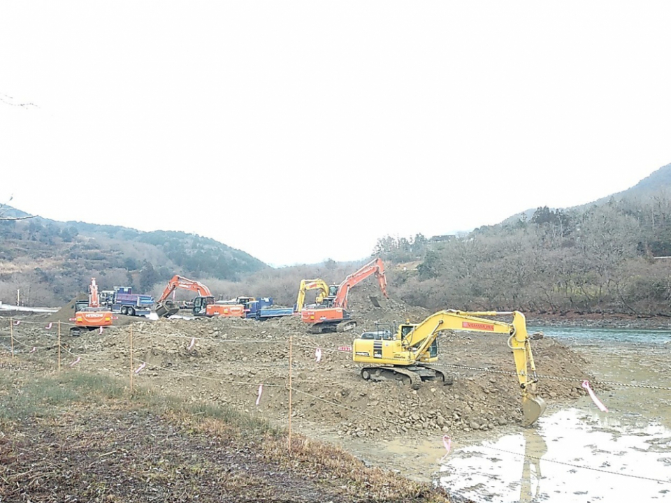 天ヶ瀬ダム堆砂撤去工事 写真3