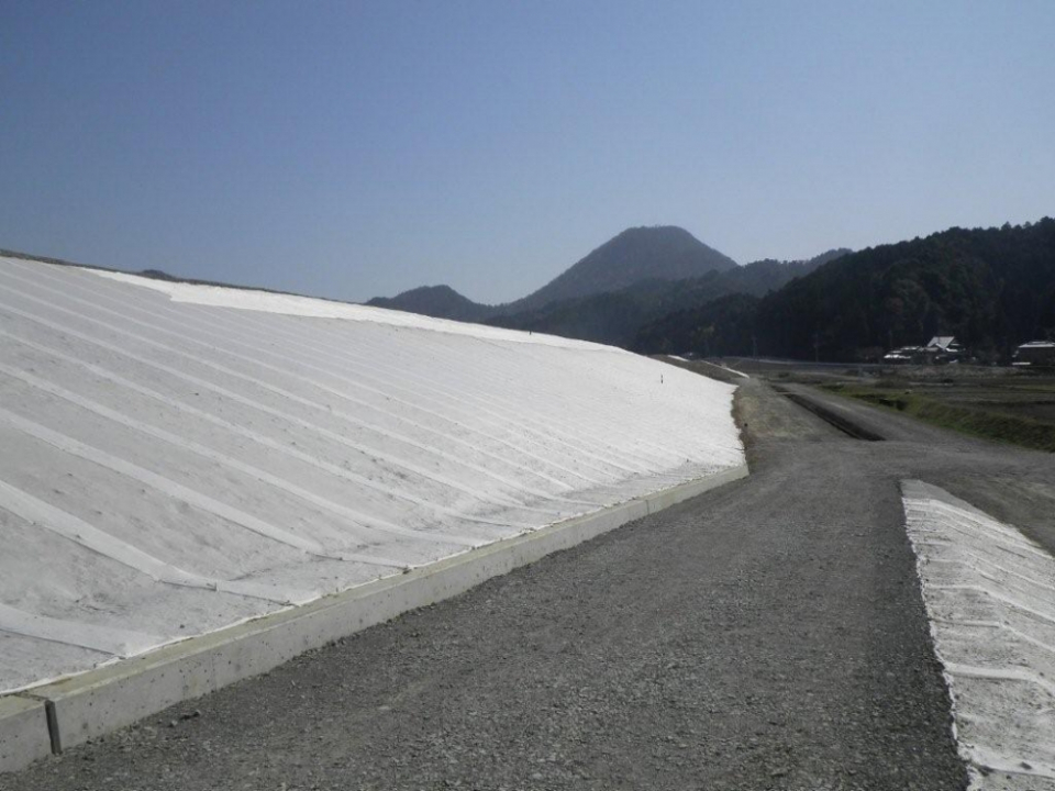 上東地区下流築堤工事　写真4