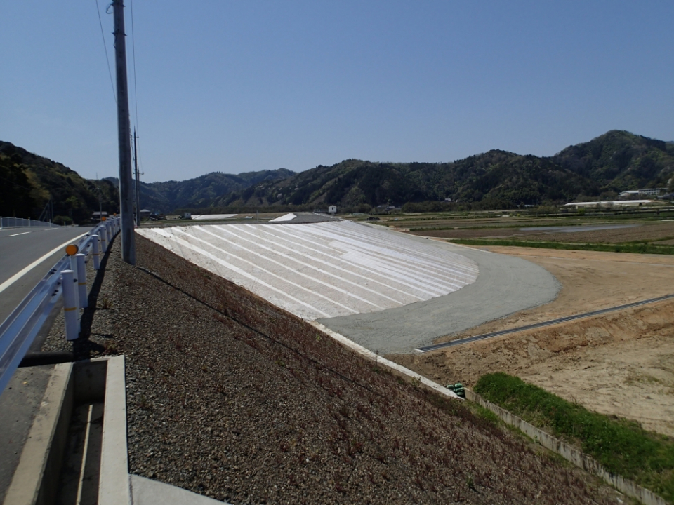 上東地区中流築堤他工事 写真4