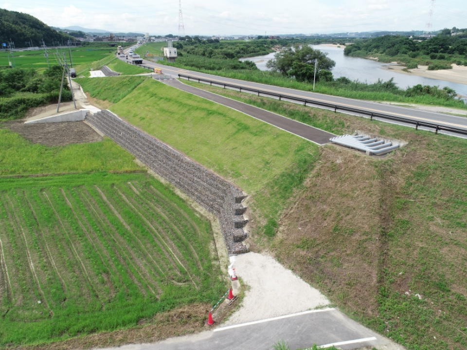 木津川祝園地区法覆護岸他工事　写真4