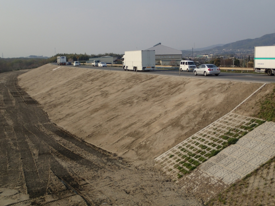 木津川下流平尾外ノ浜地区他堤防強化工事 写真5