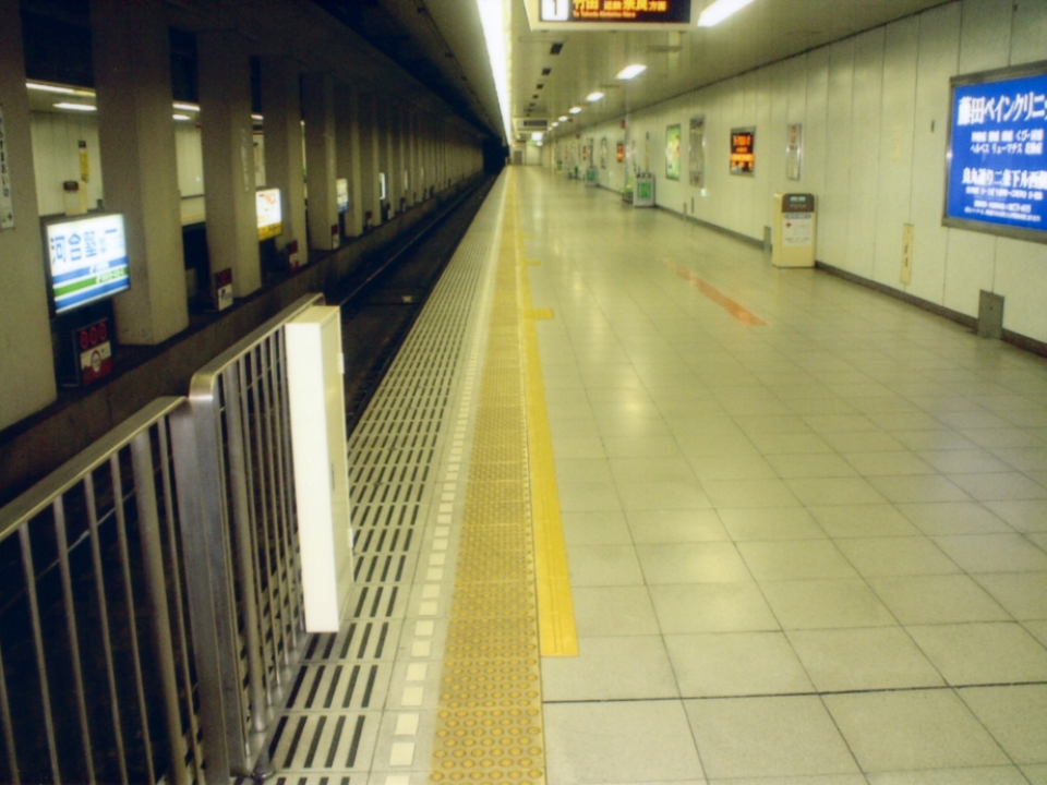 烏丸線視覚障碍者誘導用ブロック改修工事 写真6