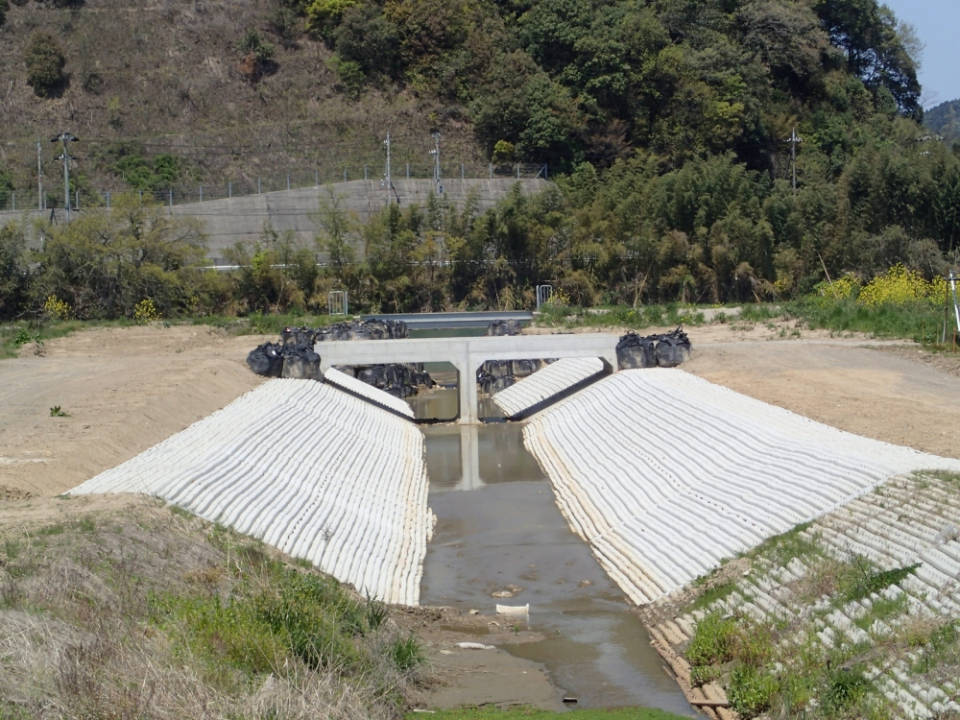 上東地区中流築堤他工事　写真6