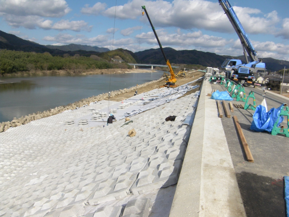 里地区堤外堤防強化工事 写真6