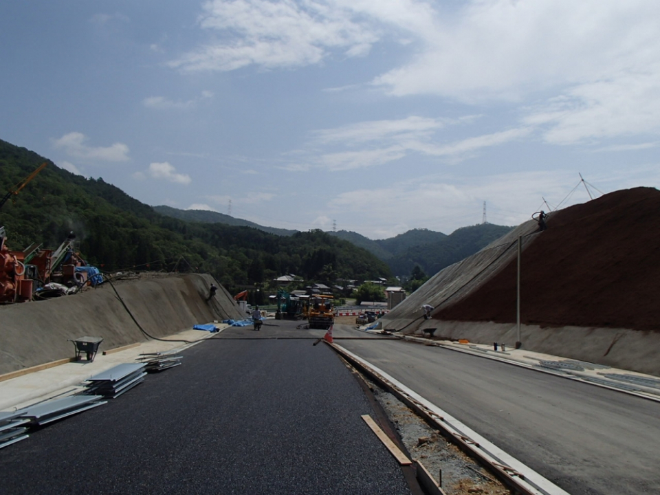 丹波綾部道路丹波IC調整池他改良工事　写真6