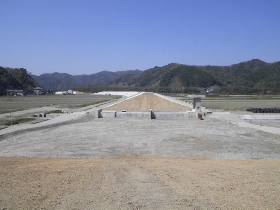 上東地区下流築堤工事 写真7