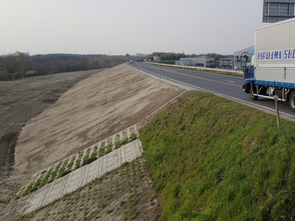 木津川下流平尾外ノ浜地区他堤防強化工事 写真8